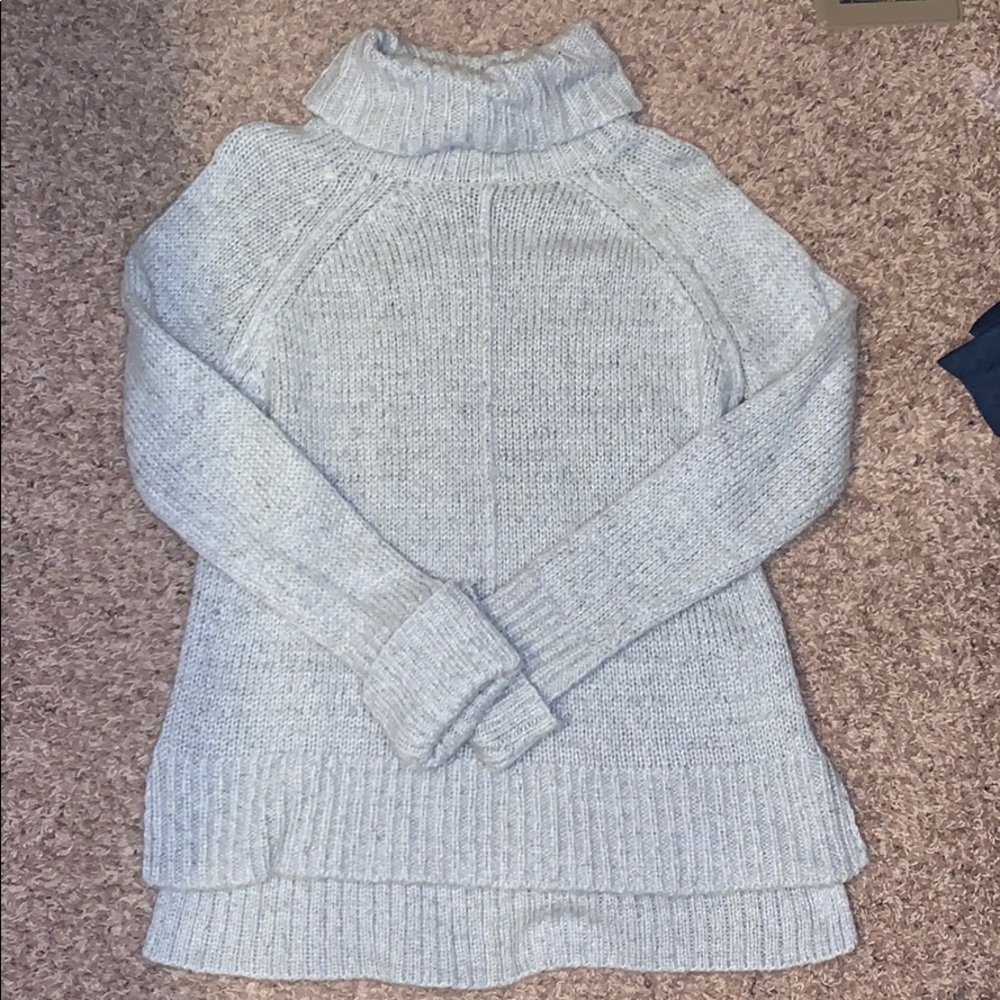 Cream-gray turtle necks